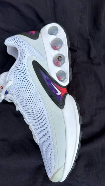 Nike Air Max On (size us 10)