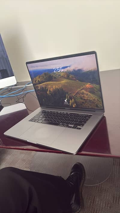 Apple MacBook Pro Retina 16 inch 32GB RAM 1TB SSD i9 2019 8Gb Graphics