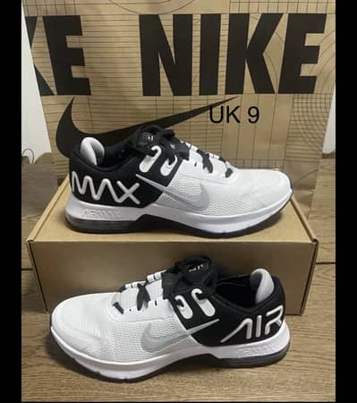 Nike Air Max (Size Uk 9)