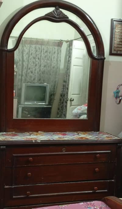 dressing table used