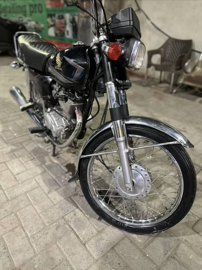 Honda CG 125 – 2016 Model (Excellent Condition)