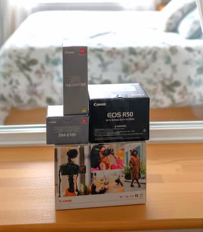Canon r50 content creator kit full package slightly use like new(only)