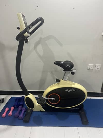 US BRAND SEATED SPORTS CYCLE. SERIOUS BUYERS CONTACT ONLY