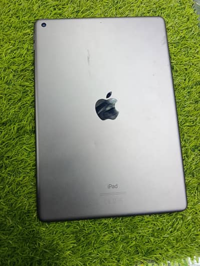 iPad 8 gen 32 gb 9/10 condition