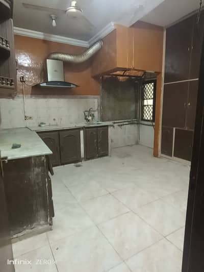 {V. vip location} 8 Marla