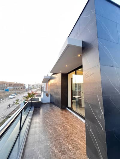 Single Unit South Face Spacious 5-Bed, 6-Bath Modern Villa with Dual Kitchens & 15 Kv Solar Power