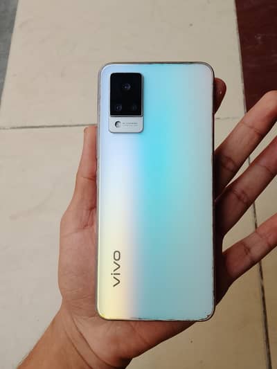 vivo v21 without box charger urgent sale (8/128GB)