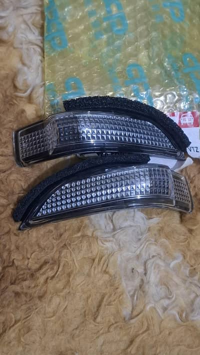 corolla altis gli side glass indicator