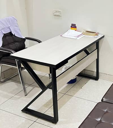Office tables r Avaliable for sale