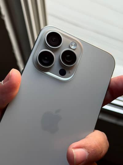 iPhone 15 Pro Max – Natural Titanium