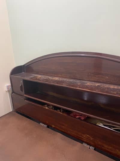selling wooden bed