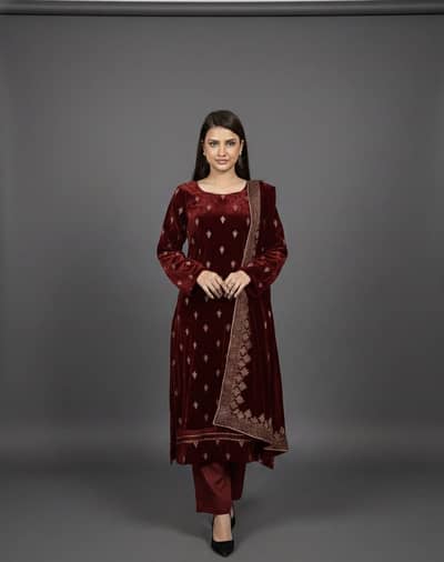 Complete ladies suits stock for sale. (ideal for online business)