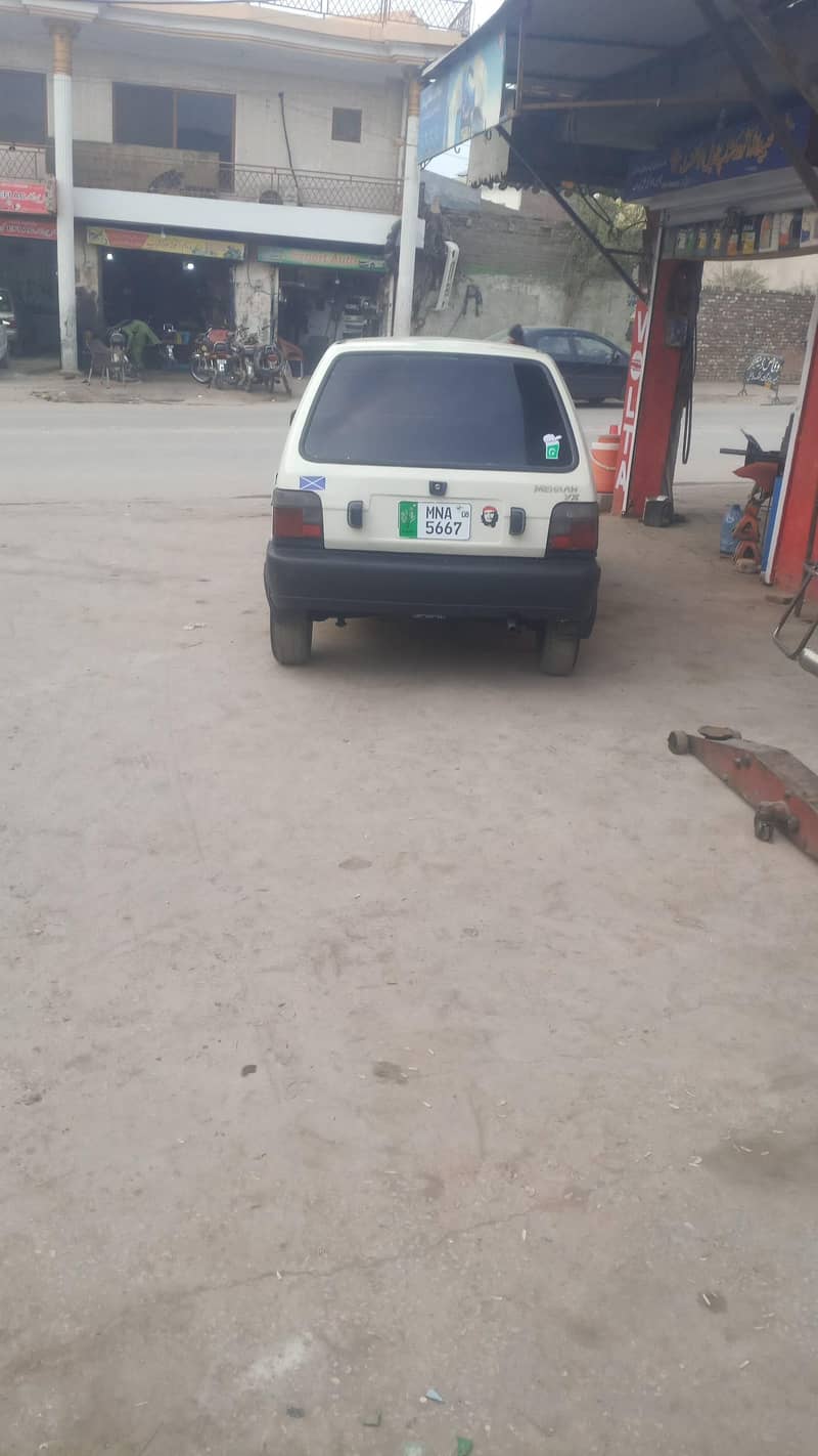 اندر سے جو بندہ ہے چھت سے نیچے شاور بیت سے 1