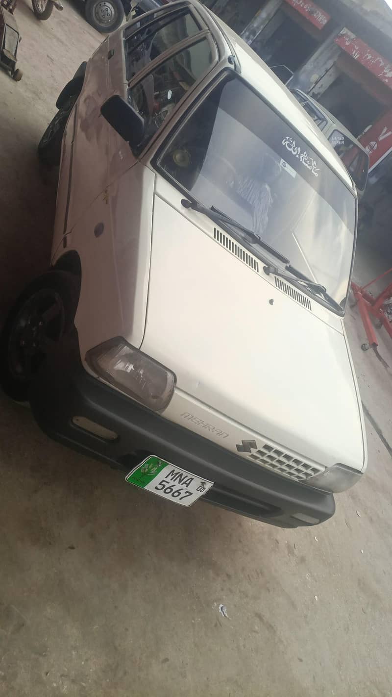 اندر سے جو بندہ ہے چھت سے نیچے شاور بیت سے 5