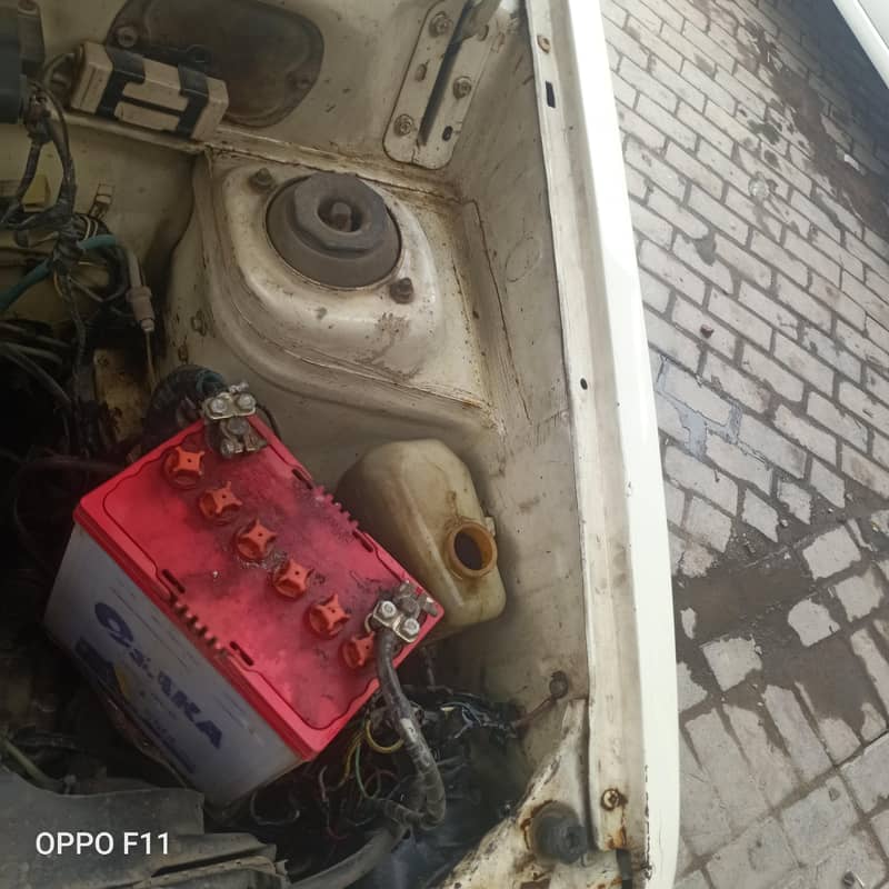 اندر سے جو بندہ ہے چھت سے نیچے شاور بیت سے 7