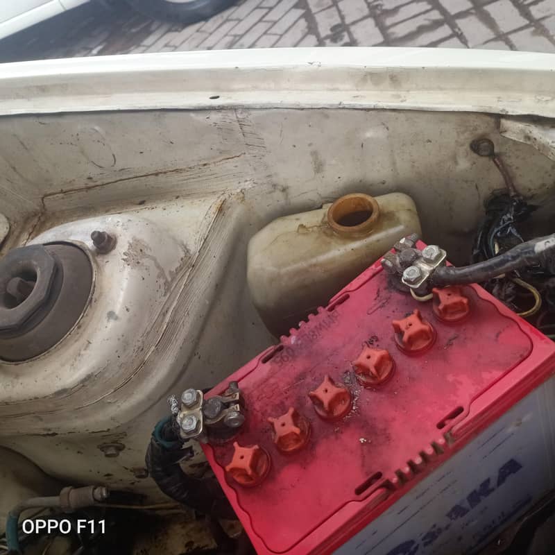 اندر سے جو بندہ ہے چھت سے نیچے شاور بیت سے 9