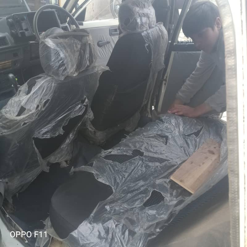 اندر سے جو بندہ ہے چھت سے نیچے شاور بیت سے 11