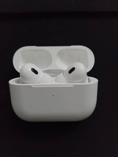AirPods Pro  - Lightning port charging