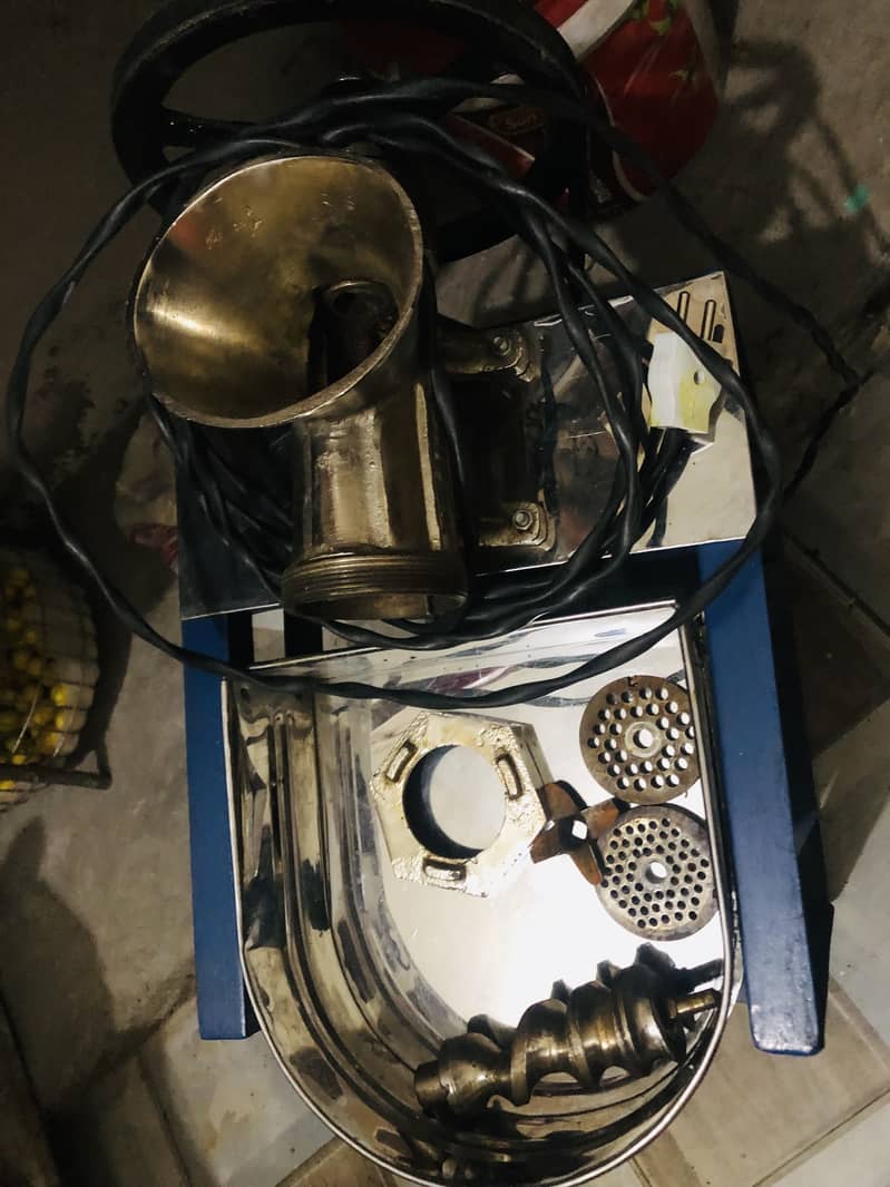 Meat grinder 1