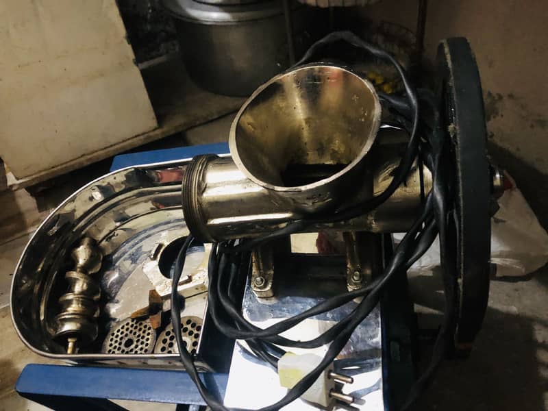 Meat grinder 4