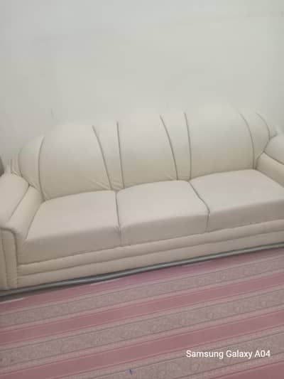 leather sofa set in good condition