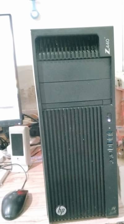 HP Z440 Workstation With LED