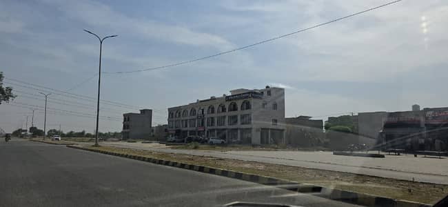 N 1 PLOT FOR SALE NEAR BY PINE AVENUE AND RING ROAD LAHORE Size 5Marla