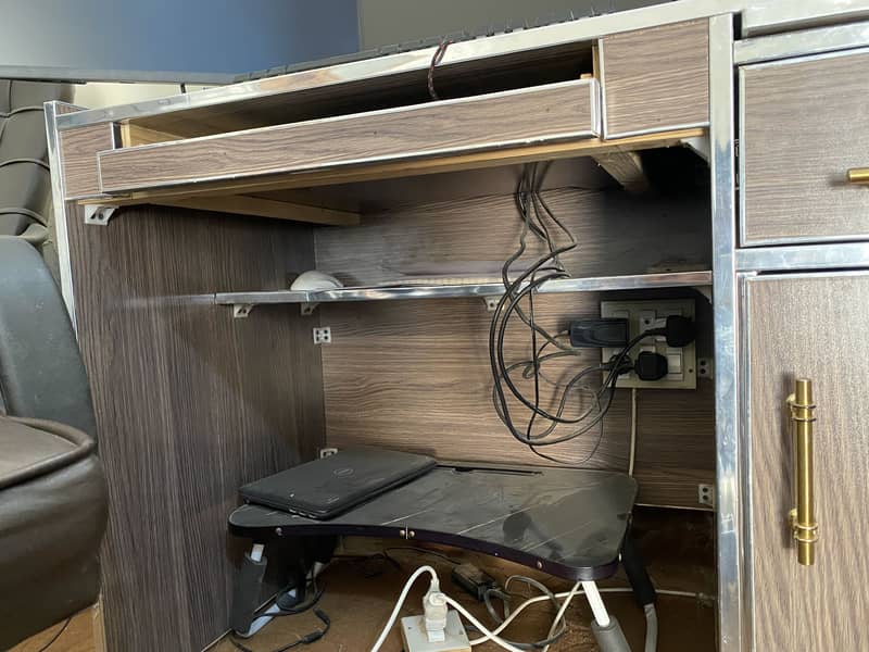 High Quality Hand made Computer Table 1