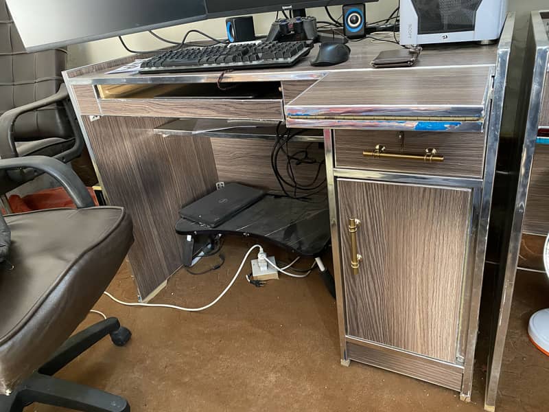 High Quality Hand made Computer Table 2