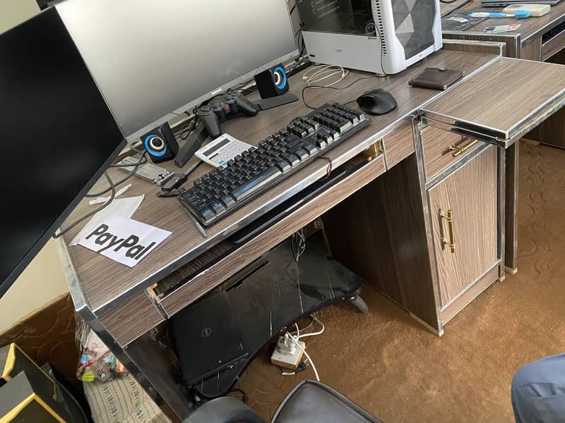 High Quality Hand made Computer Table 3