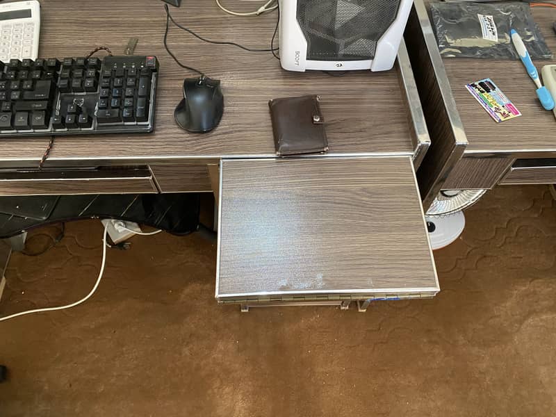 High Quality Hand made Computer Table 4