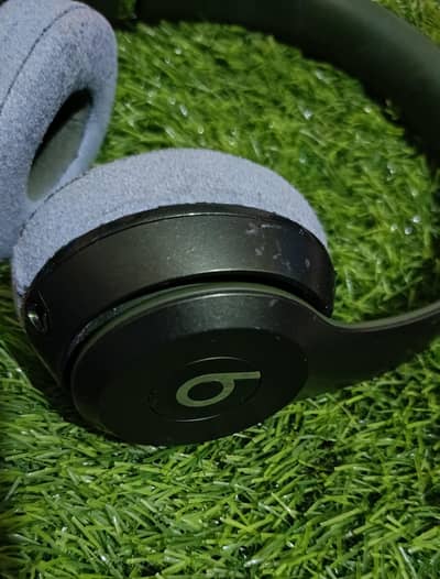 Beats solo3 Beats solo2 Sony XB450 Sennheiser momentum headphones