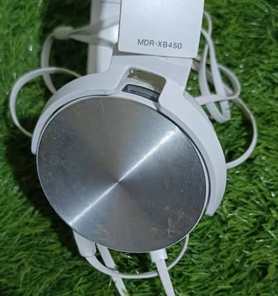 Beats solo3 Beats solo2 Sony XB450 Sennheiser momentum headphones