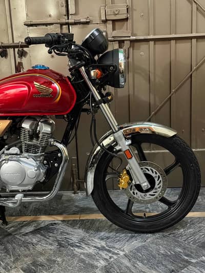 HONDA CG 150 CANDY RUBY RED 2025.