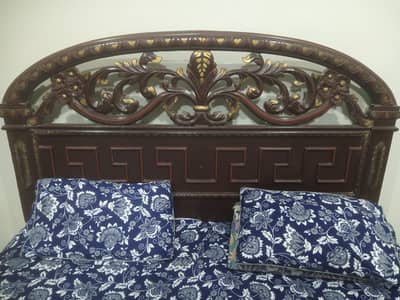 Solid bed set with dressing