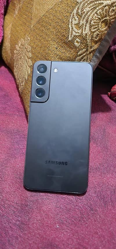 Samsung s22 (8/256) in great condition