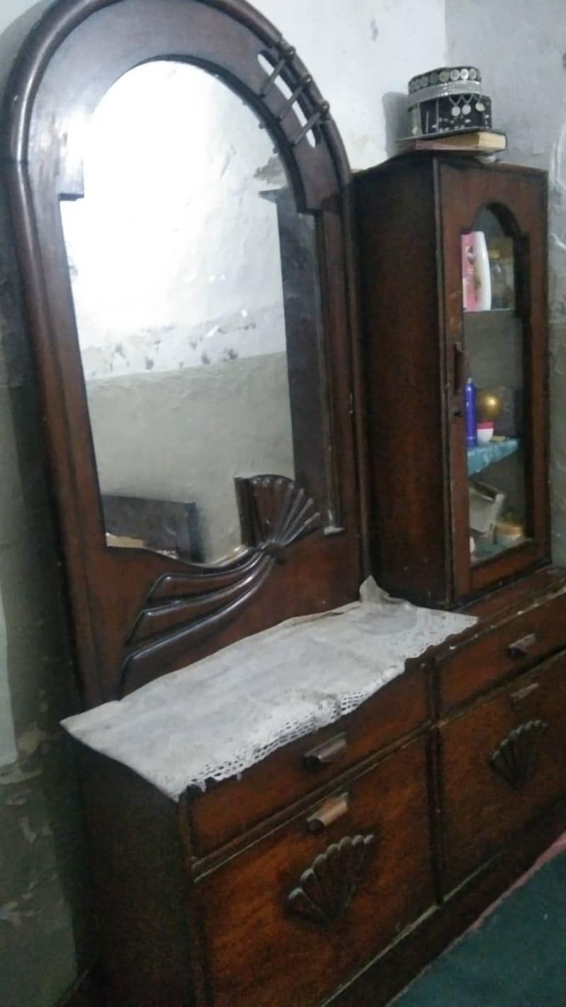 dressing table 0