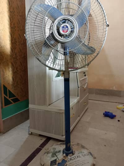 AC DC pedestal fan