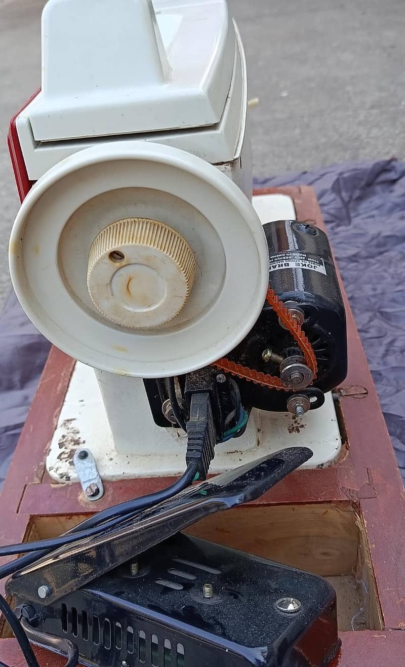 Singer Sewing Machine 1