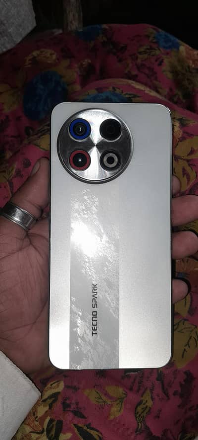 tecno Spark 30 Pro 6gb Ram 128 GB ROM 10 by 10  box and charging