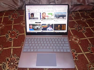 Windows Surface I5 10th Gen , 8 Gb ram , 14 inch touchscreen