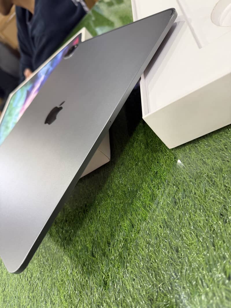 iPad Pro 12.9 4th generation 3