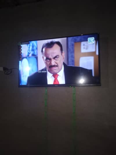 one week use new 10 10 condition led smart 32 inch smart android