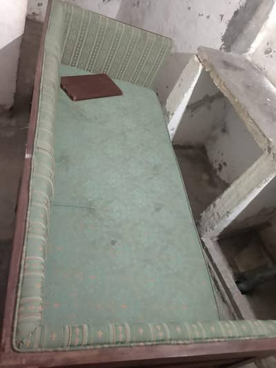 5 seater sofa for sale zbr10 condition me Hy