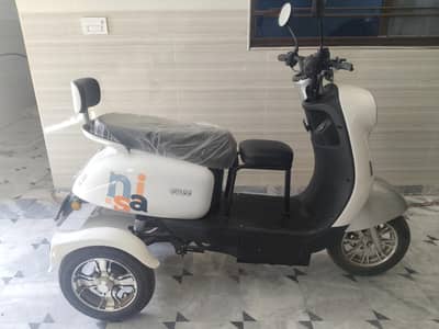 electric evee 3 wheel Scooty for sale