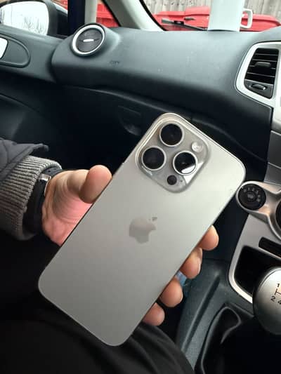 Iphone 15 pro natural titanium