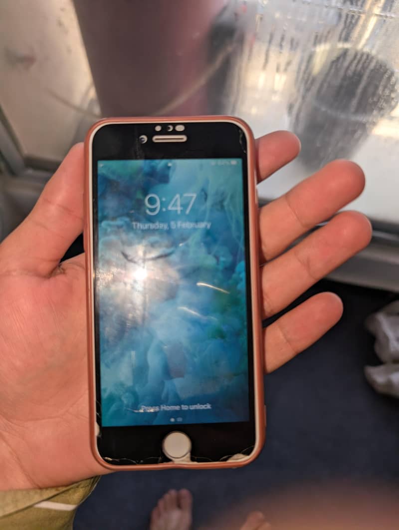 iPhone 07 8/10 Condition 2