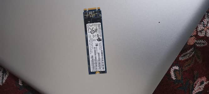 128 GB SSD M. 2