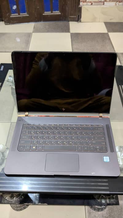 hp spectre i7 7th gen 8GB/256 urgent sale