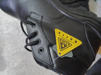 Burly safety shoes